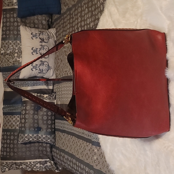 ⚘️Beautiful Red Vegan Shoulder Hobo Bag⚘️ - Picture 4 of 13